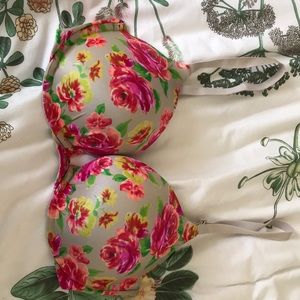 Victoria’s Secret Plunge Push Up 36D
